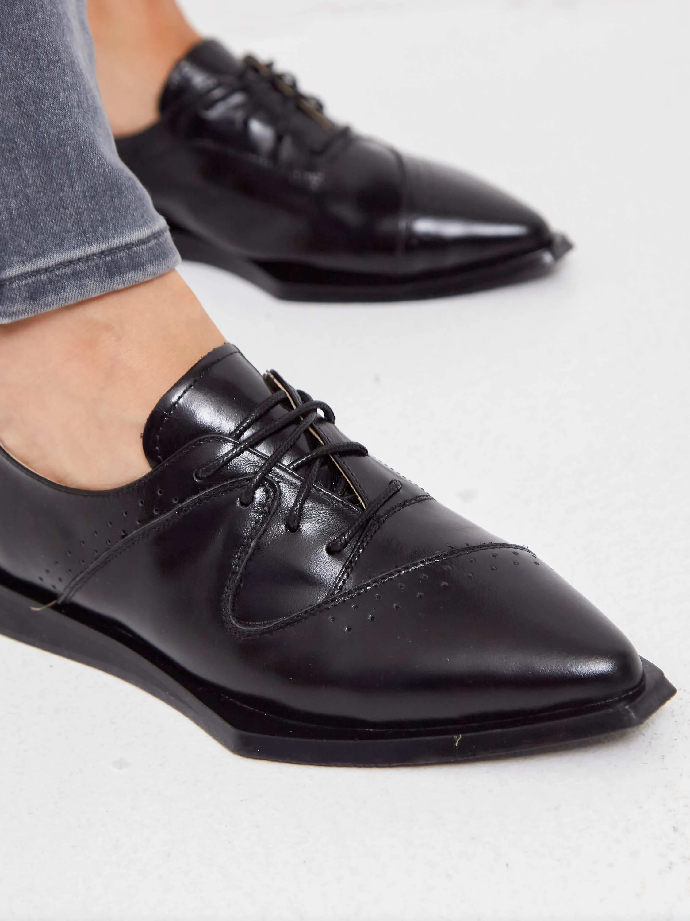 Pointed Lace-Up Brogues - Black