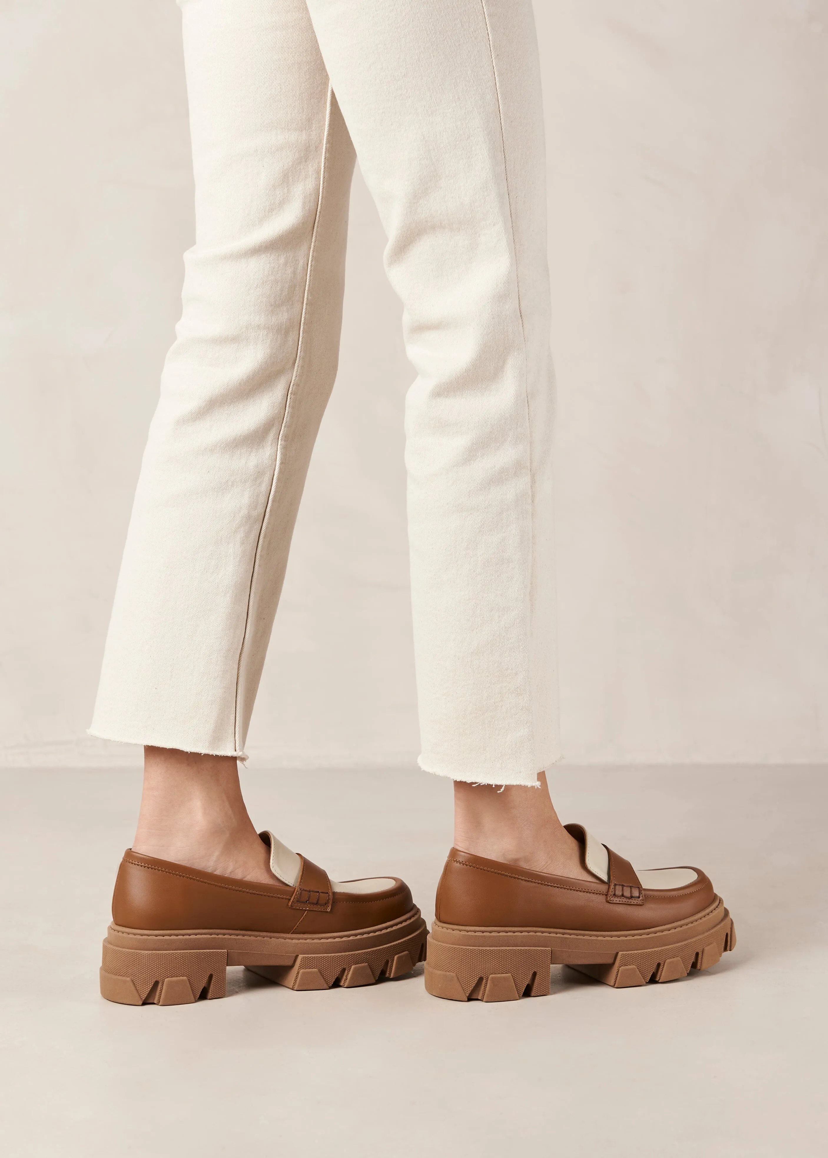 Trailblazer Bicolor Tan Cream Leather Loafers